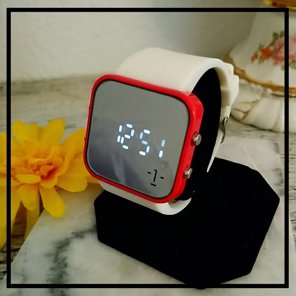 1:Face Red and White Mirror Charity Watch - Picture 2 of 5